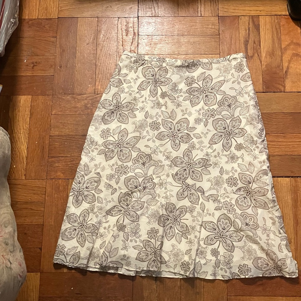 Ann Taylor A-line lined cotton ruffled bottom skirt.   Black and white.❤️🌺🥰